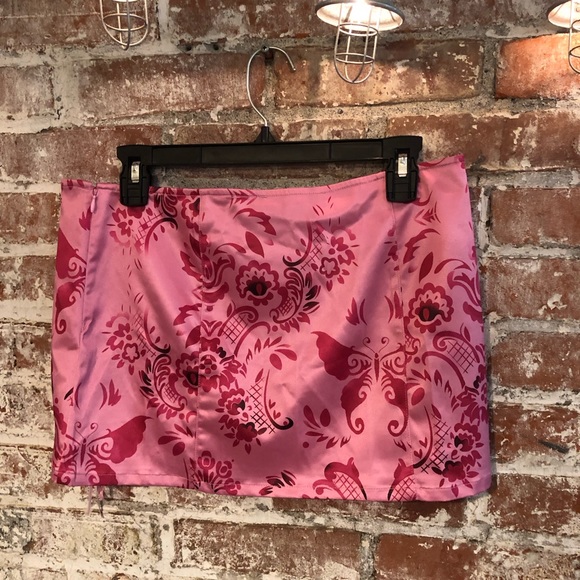 Urban Outfitters NWT Satiny Pink Mini Skirt, Medium - Picture 4 of 5